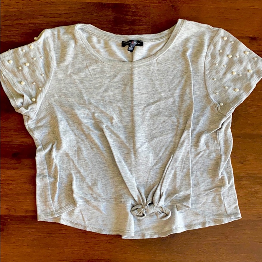 Pearl sleeves crop top